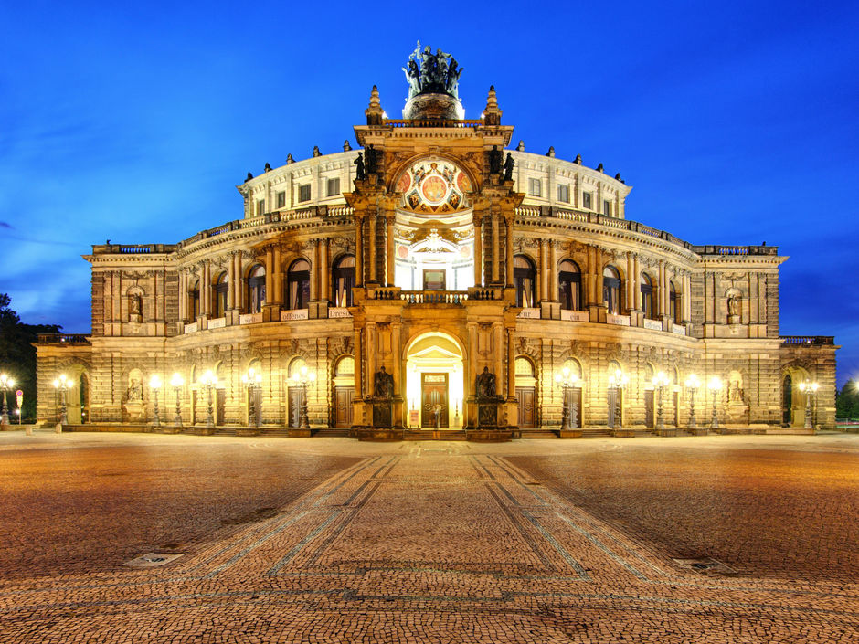 Deluxe Busreise Silvester Dresden - Semperoper - Neujahrskonzert