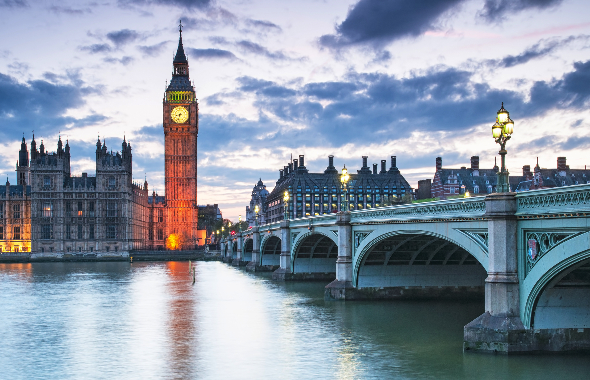 Big Ben und die Häuser des Parlaments nachts in London Bild
