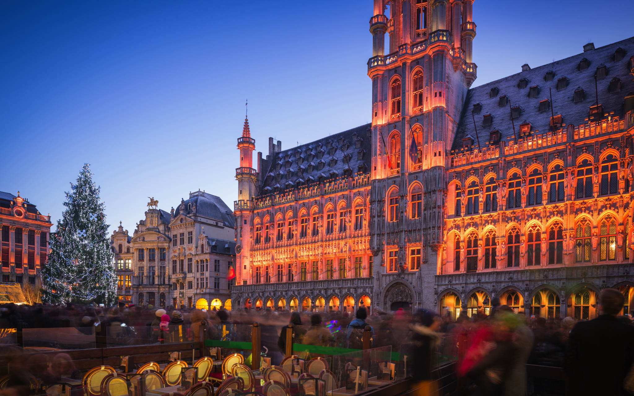 Rathaus am Grote Markt in Brüssel zur Weihnachtszeit Bild