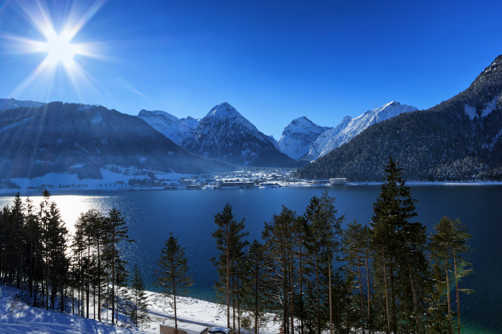 winterlicher Achensee in Österreich Bild