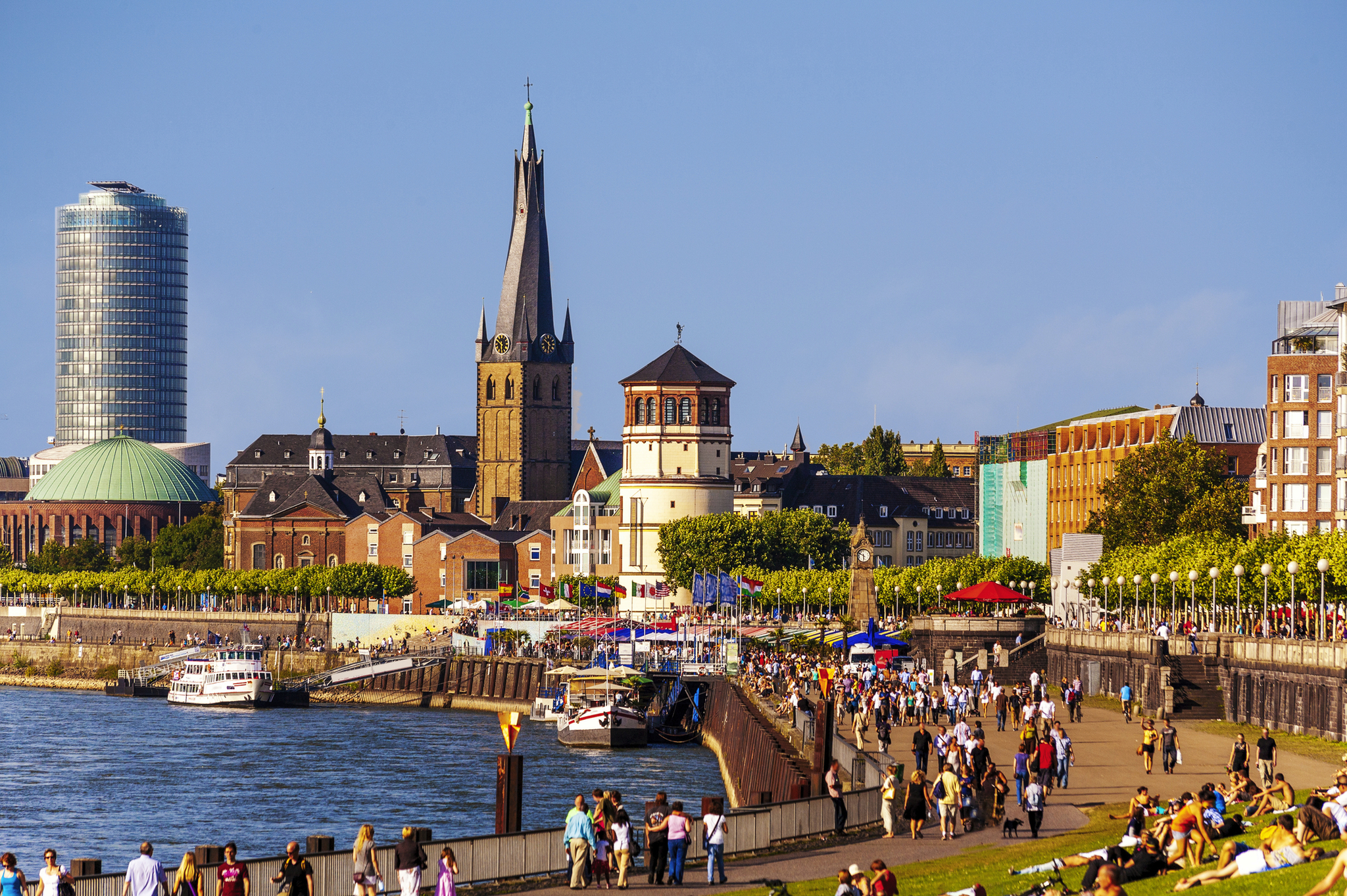 Rheinpromenade in Düsseldorf Bild
