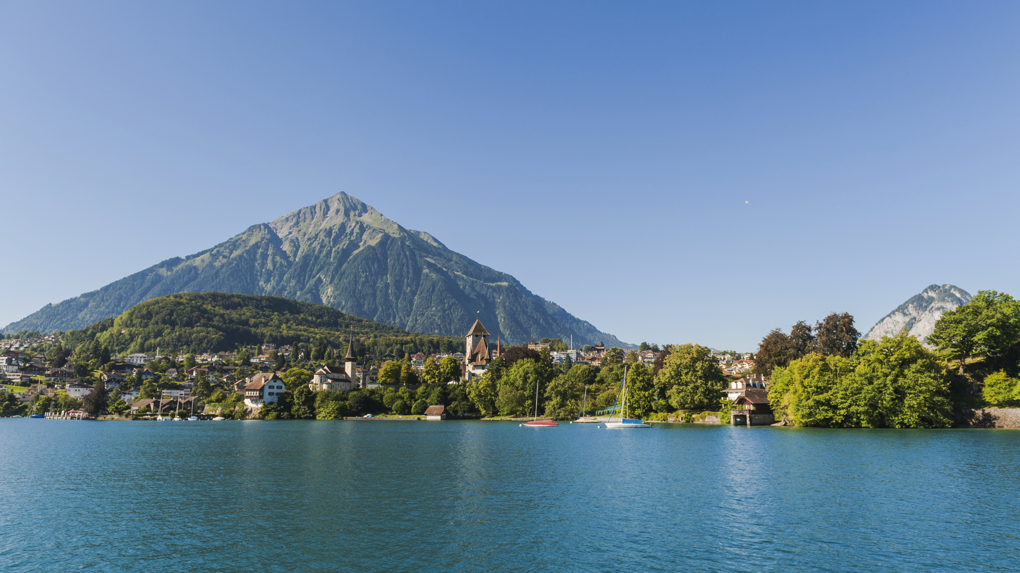 Spiez in den Schweizer Alpen Bild