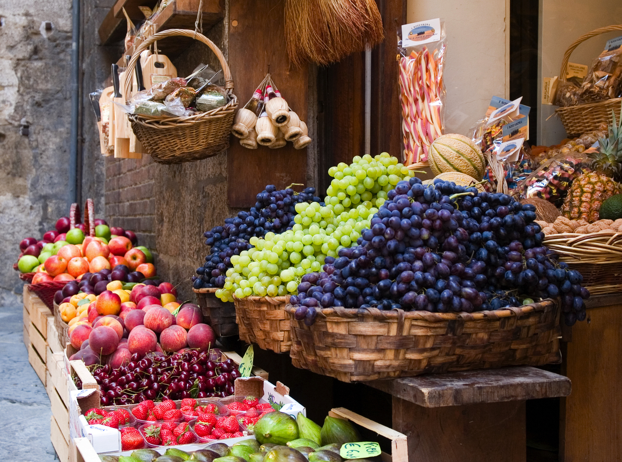 Der wichtigste Wochenmarkt am Lago Maggiore Bild