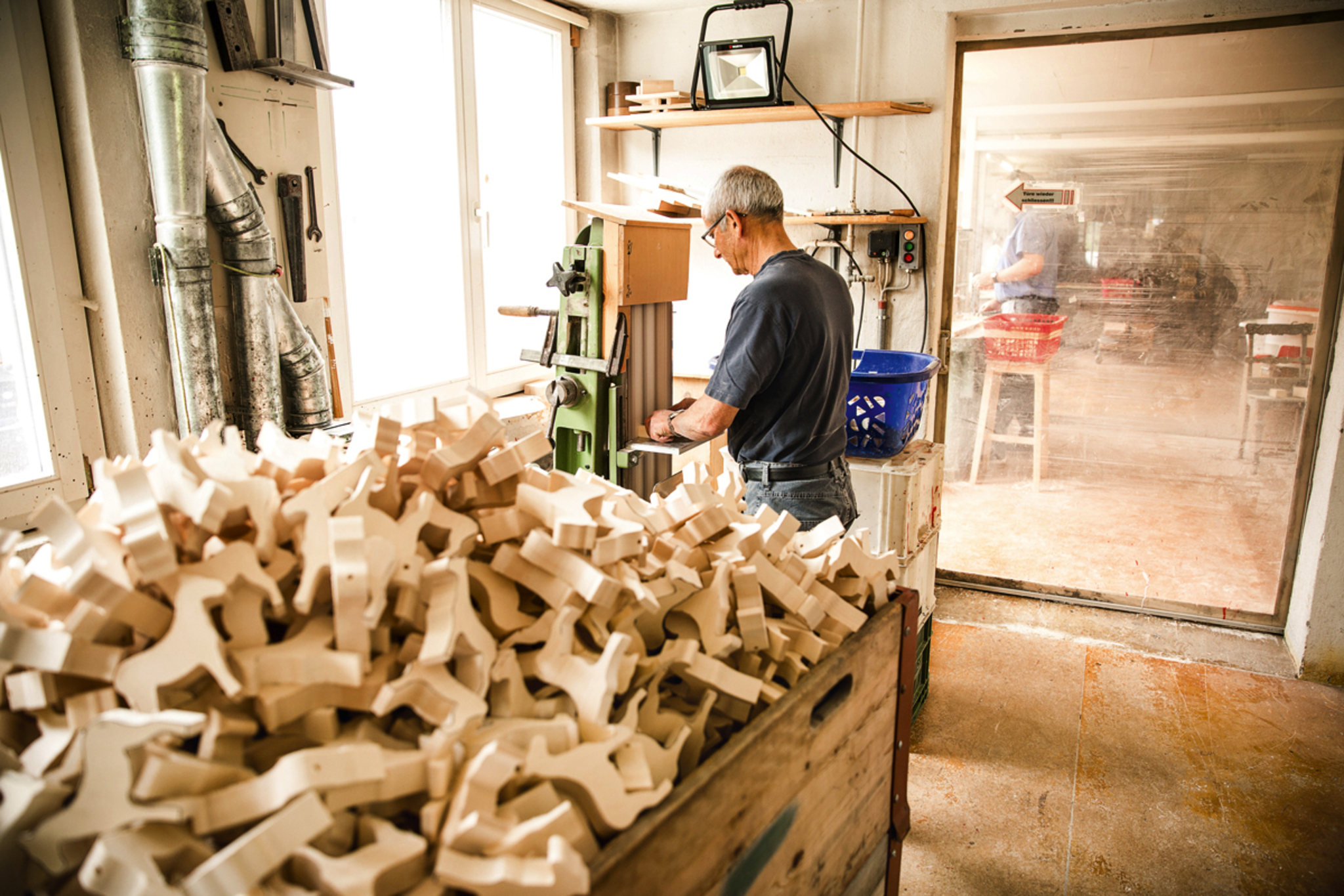 Handarbeit in der Produktion  Bild