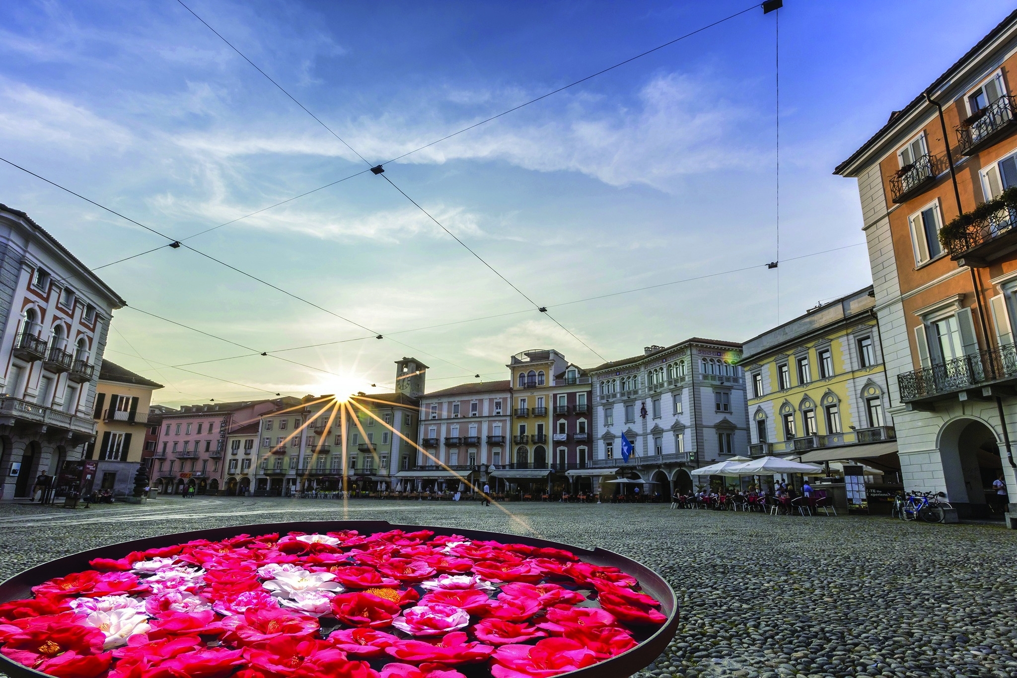 Sonne tanken auf der Piazza Grande Bild