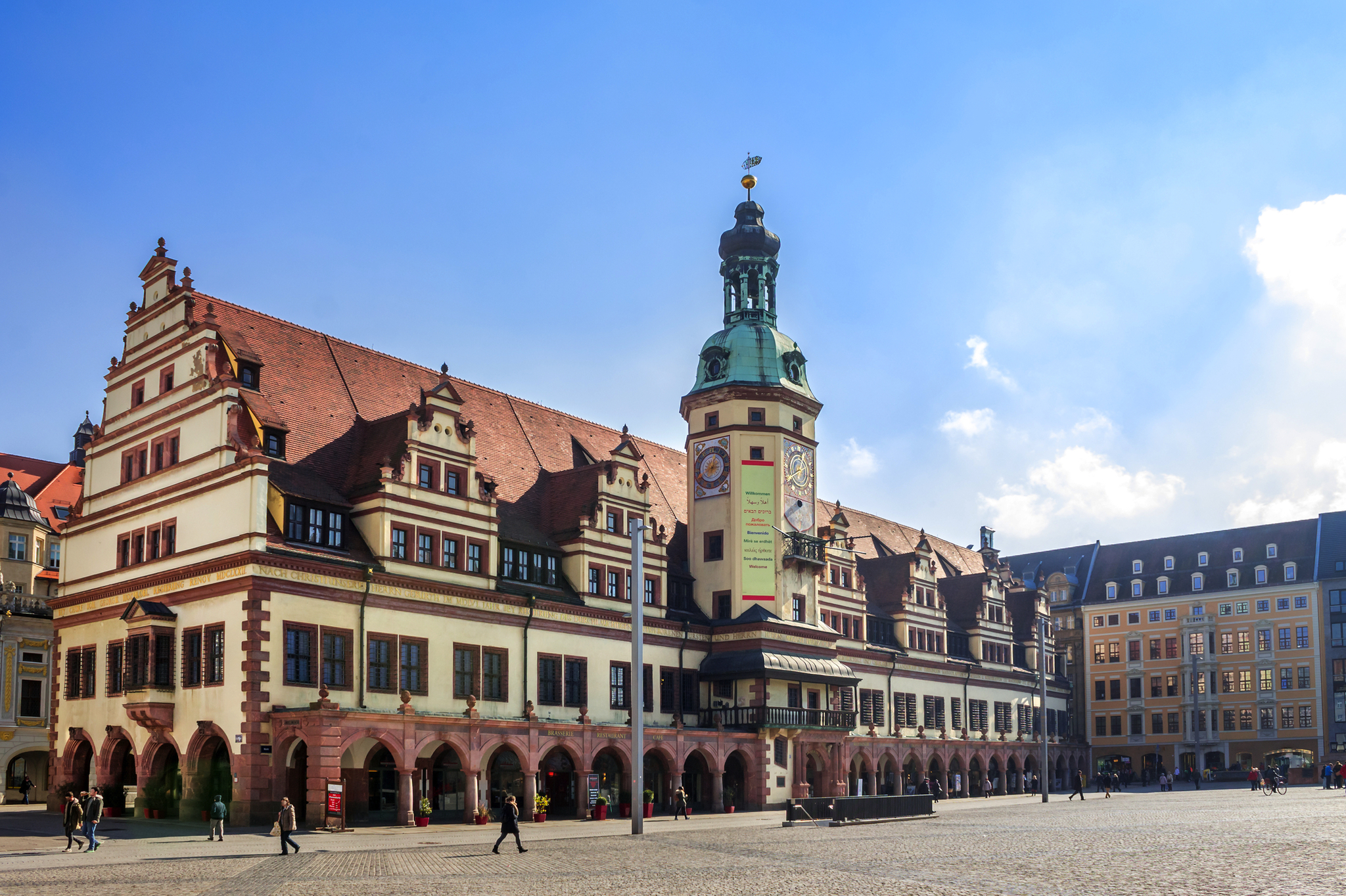 Historisches Gebäude des Alten Rathauses auf dem Naschmarkt in Leipzig, Sachsen, Deutschland