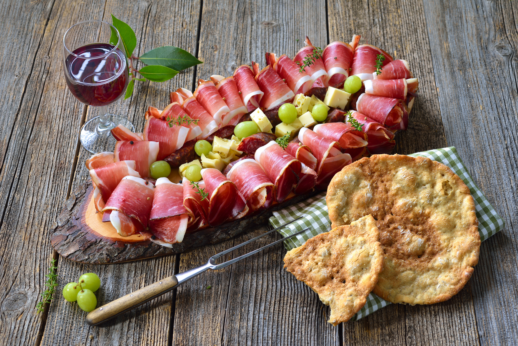 Törggelen in Südtirol: Speck, Kaminwurzen und Bergkäse Bild
