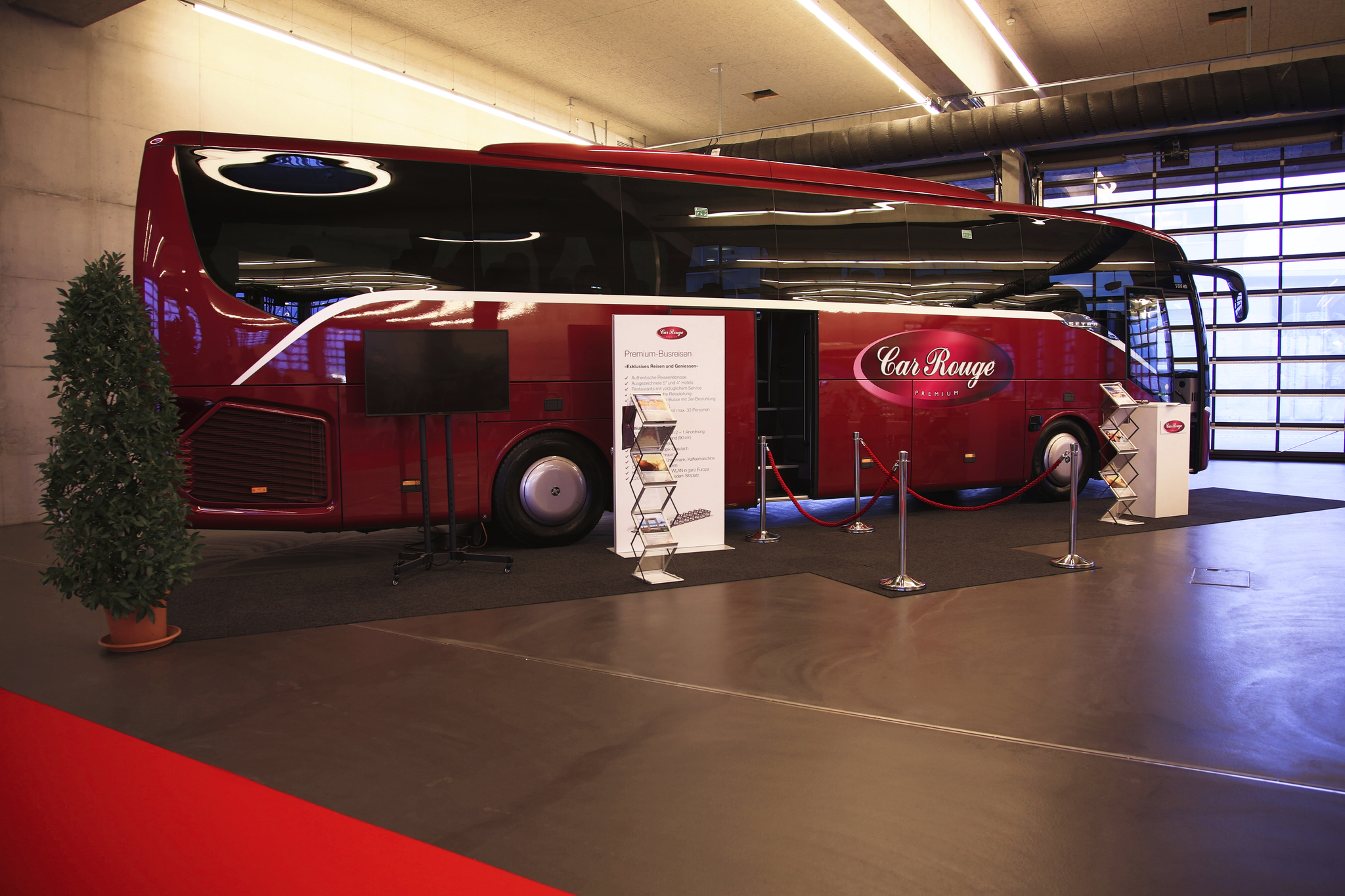 Car Rouge Premium-Bus Bild