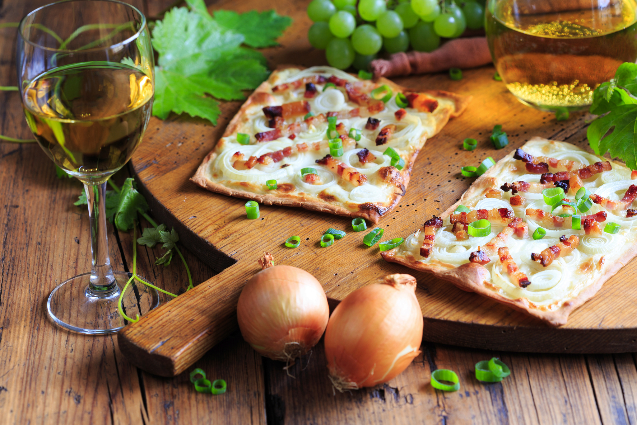 Flammkuchen - die altehrwürdige Spezialität aus dem Elsass Bild