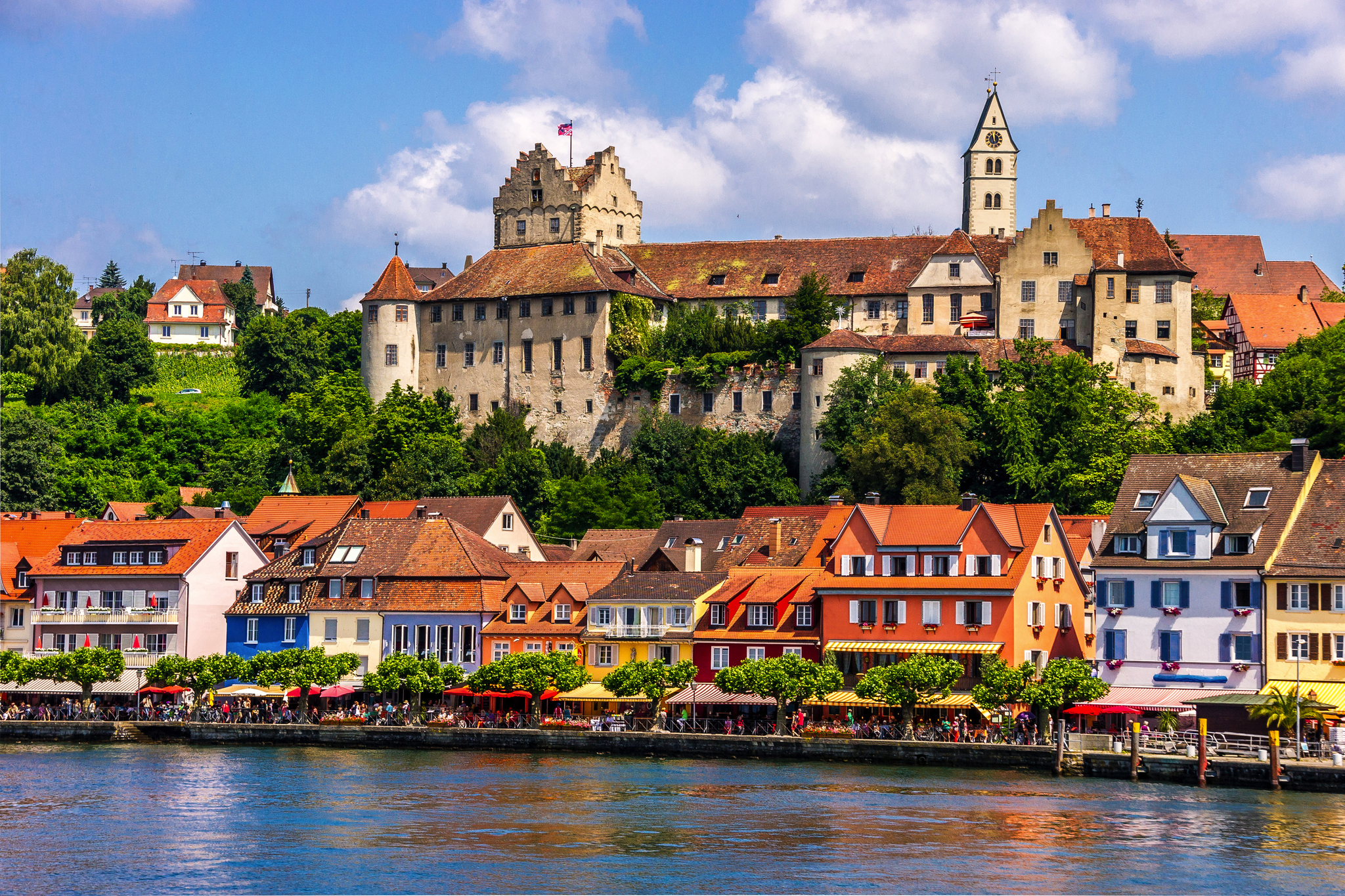 Meersburg liegt in reizvoller Rebhanglage direkt am Bodensee Bild