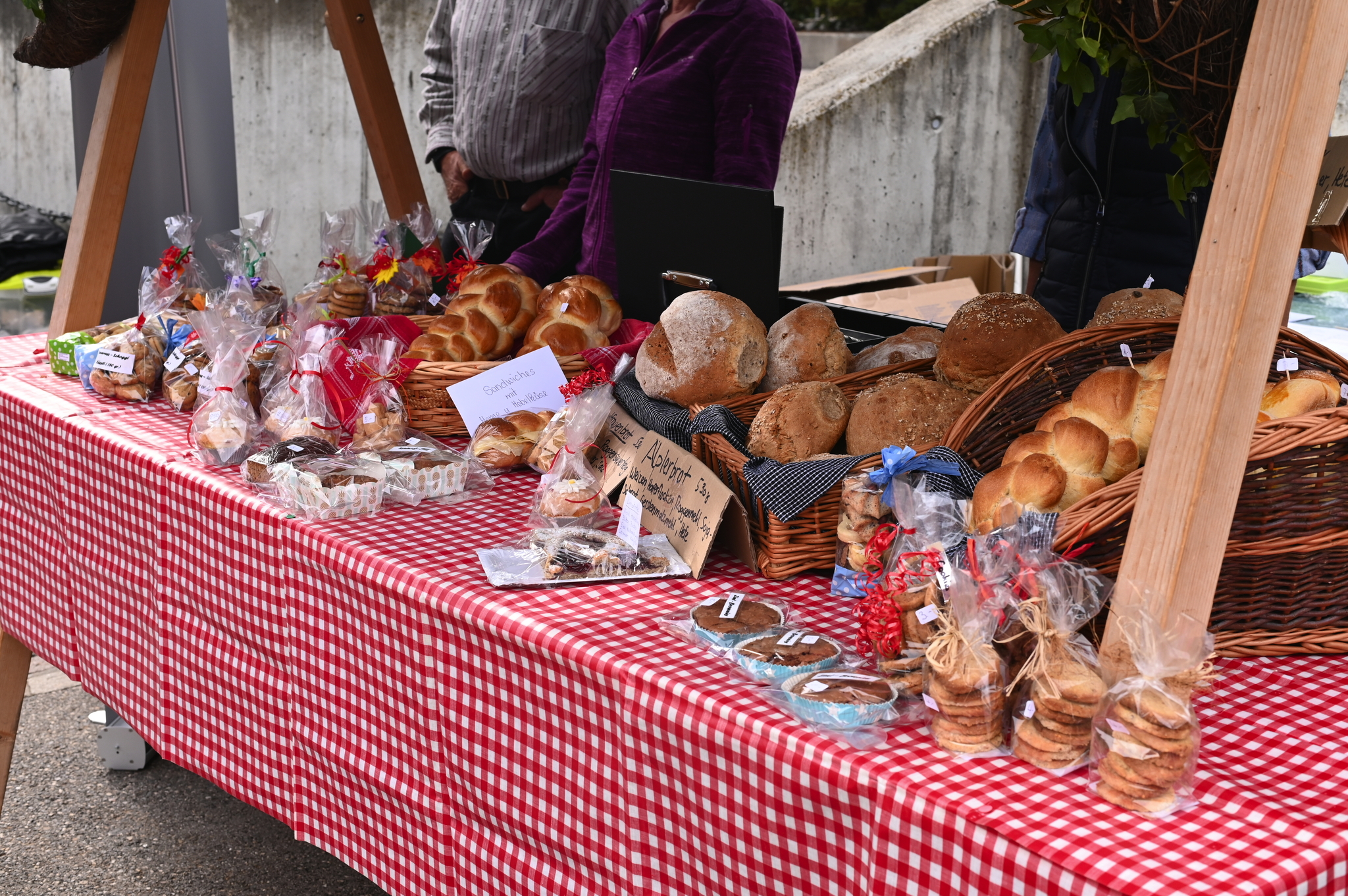 Das Beste aus der Region zur Degustaion und zum Verkauf Bild