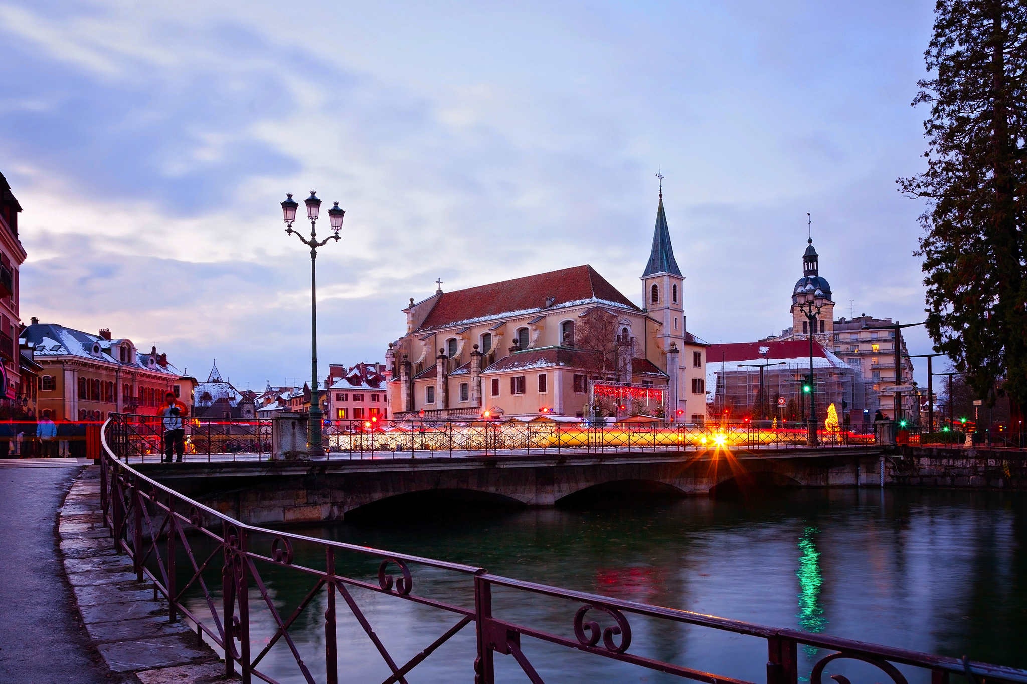 Annecy an einem Winterabend Bild