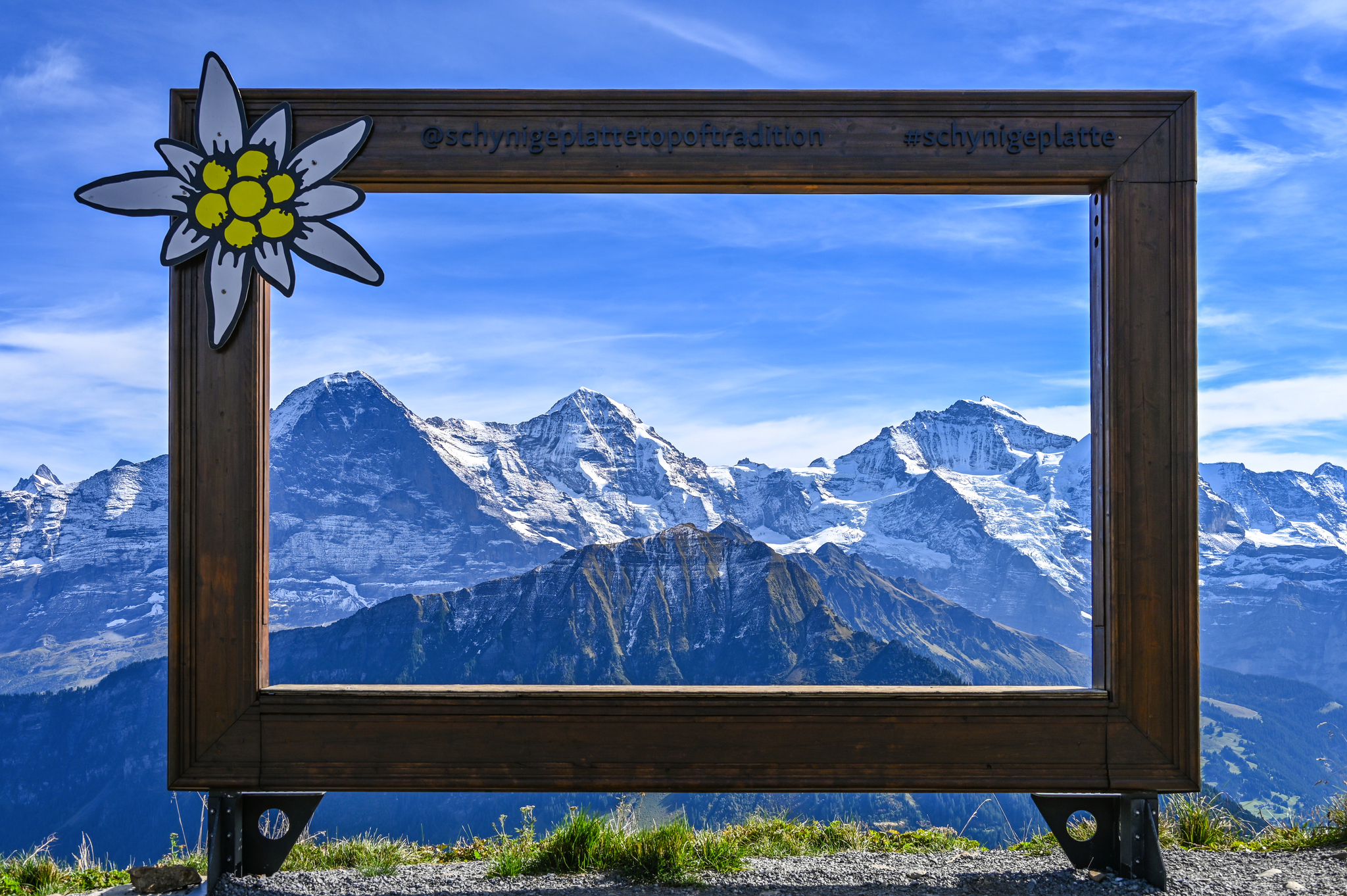 Malerischer Aussichtspunkt mit Blick auf Eiger, Mönch und Jungfrau Bild