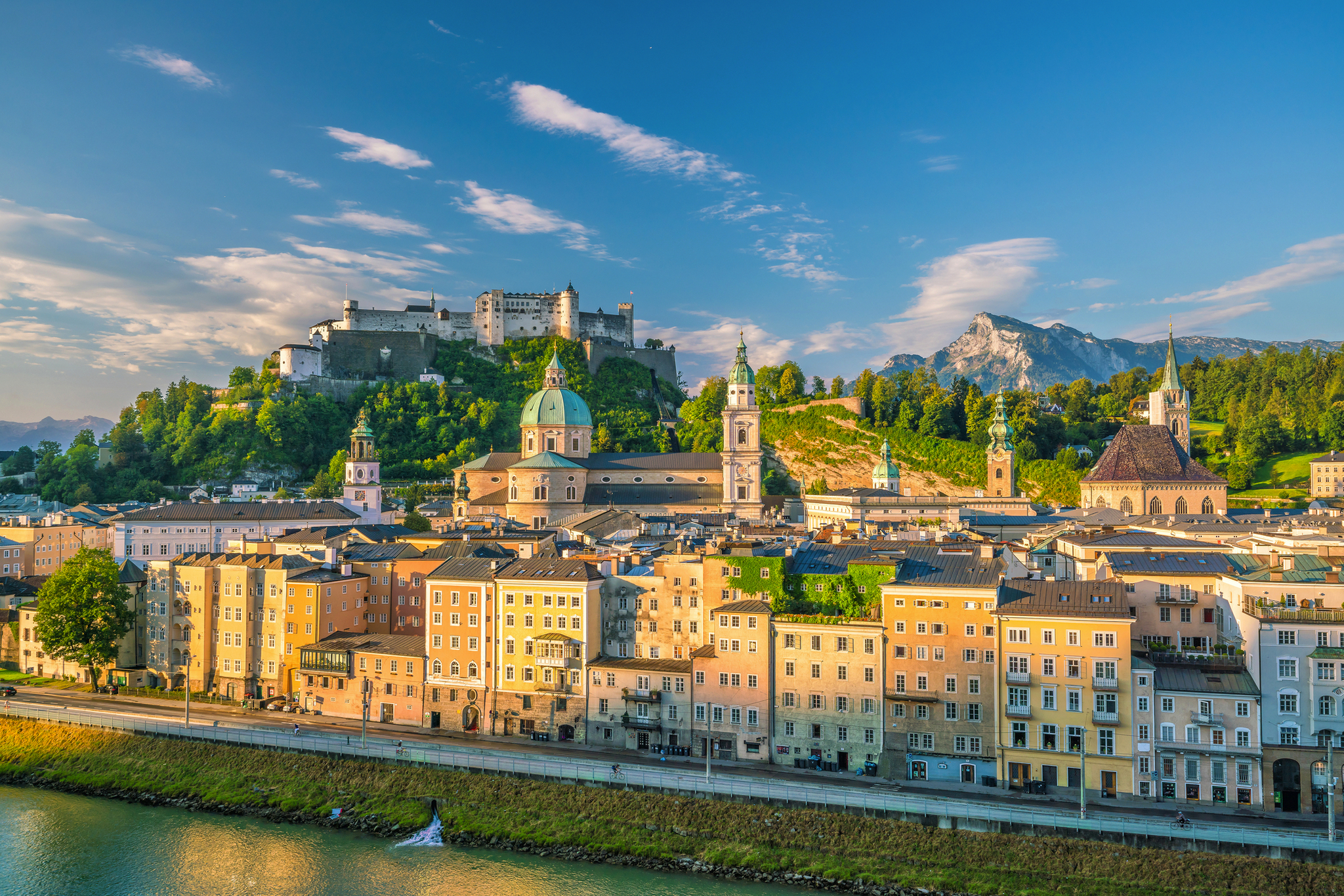 Aussicht auf die Skyline der Stadt Salzburg Bild