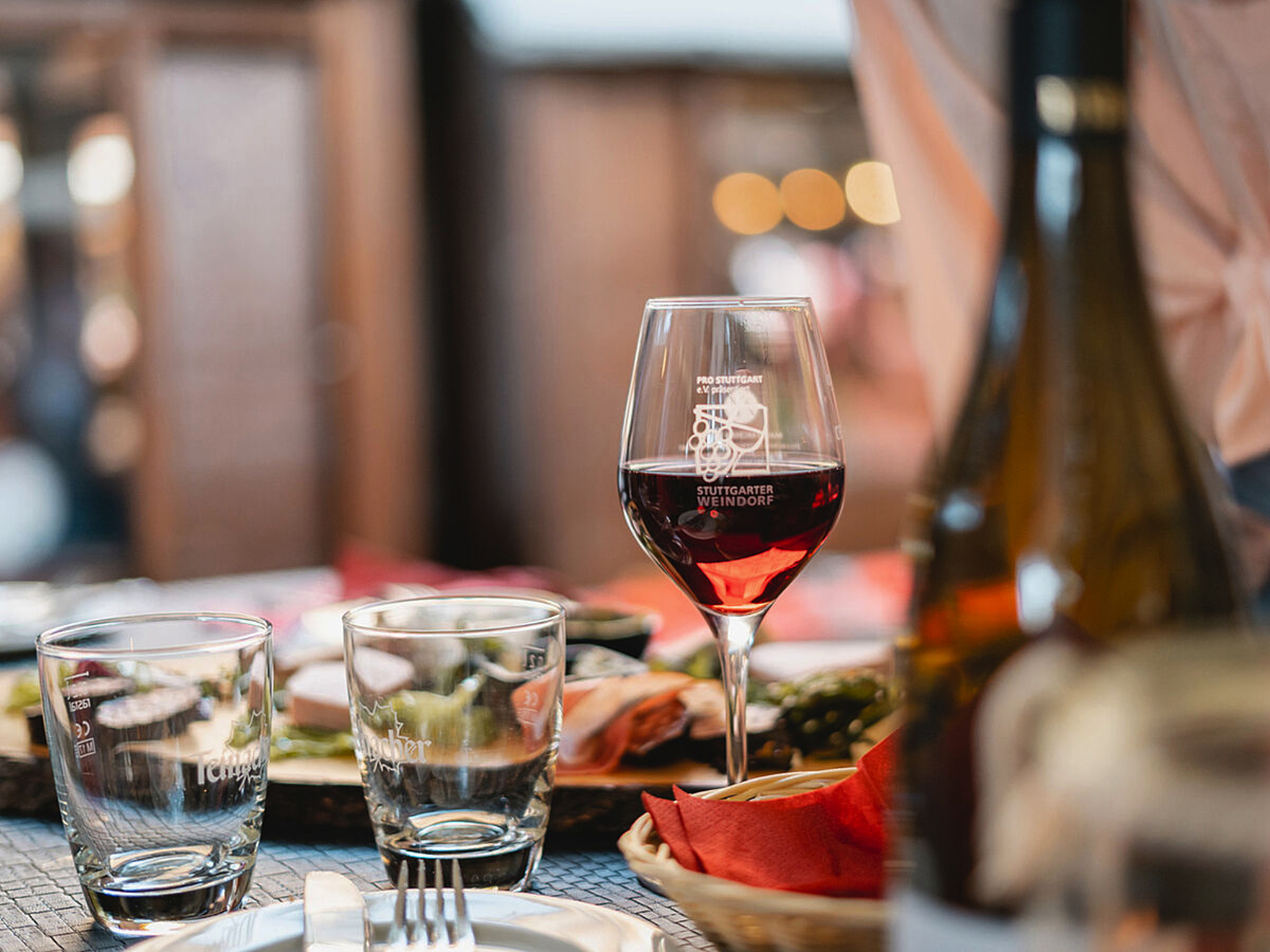 Hunderte von Weinen können hier probiert werden Bild