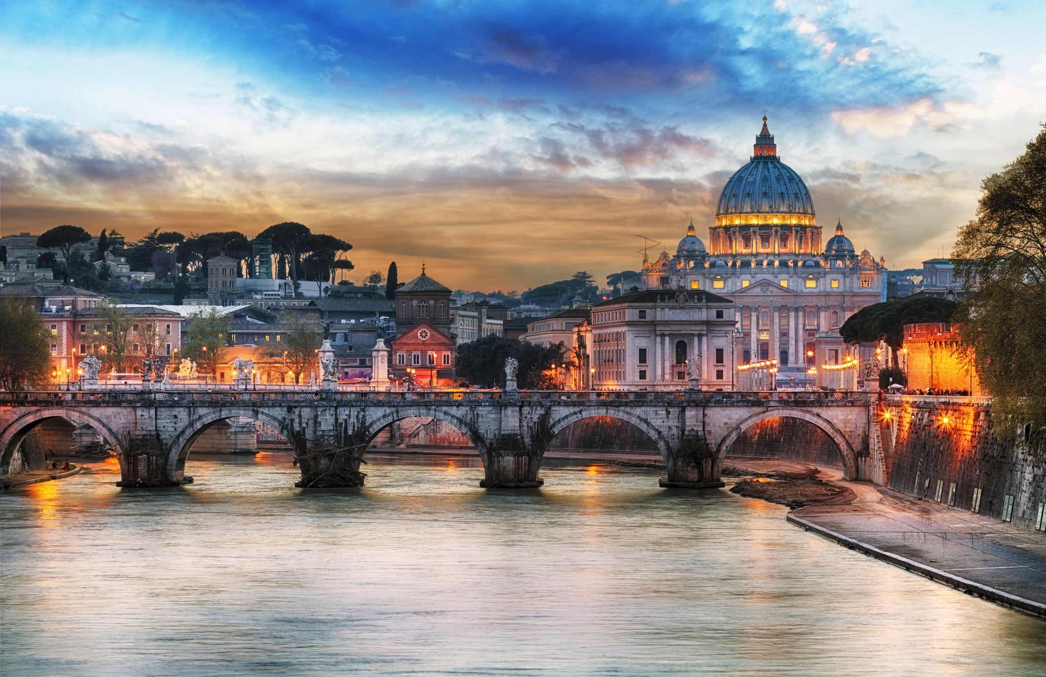 Tiber und St. Peter Basilika im Vatikan Bild