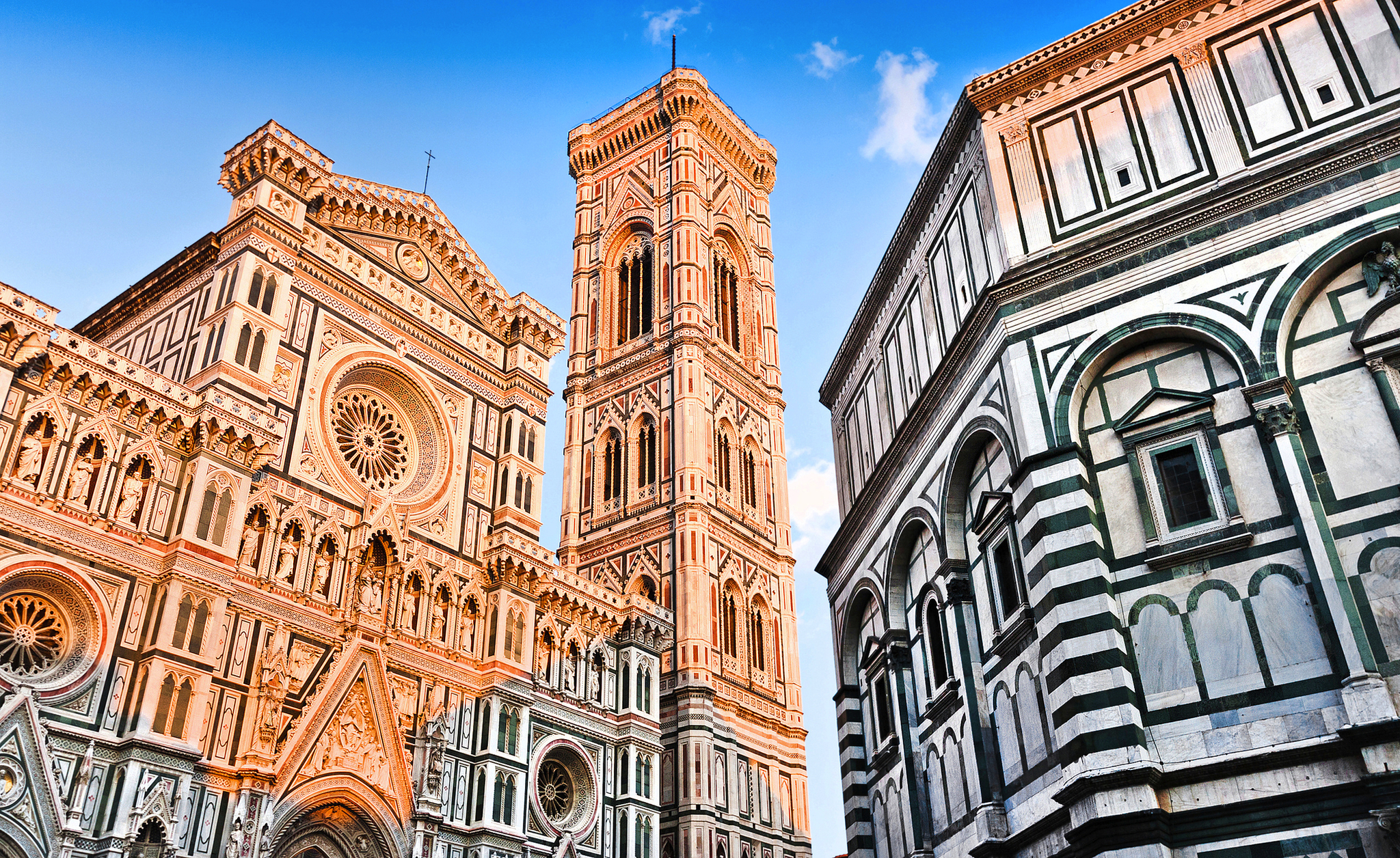 Florenz: Kathedrale mit Campanile und Baptisterium bei Tageslicht.