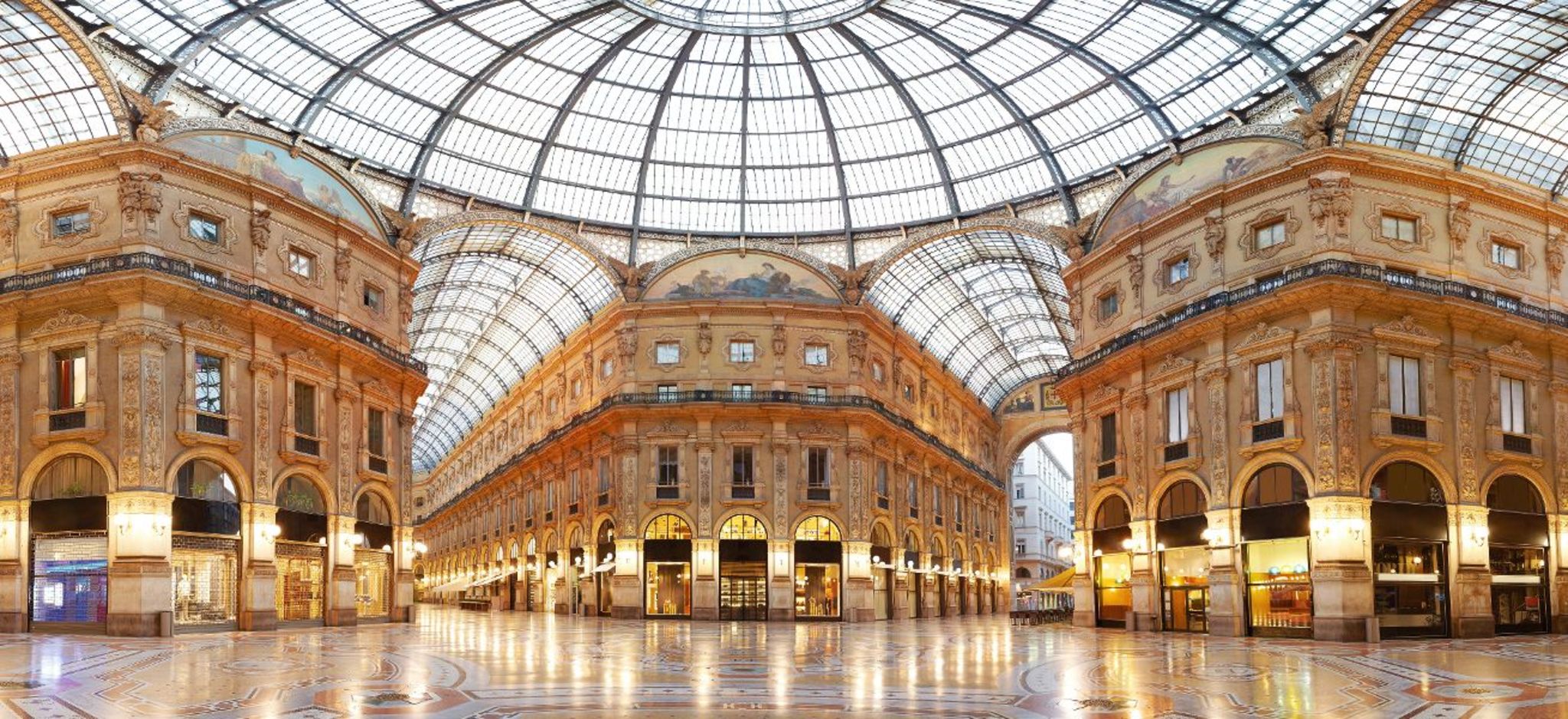 Milan, Vittorio Emanuele II gallery, Italy Bild