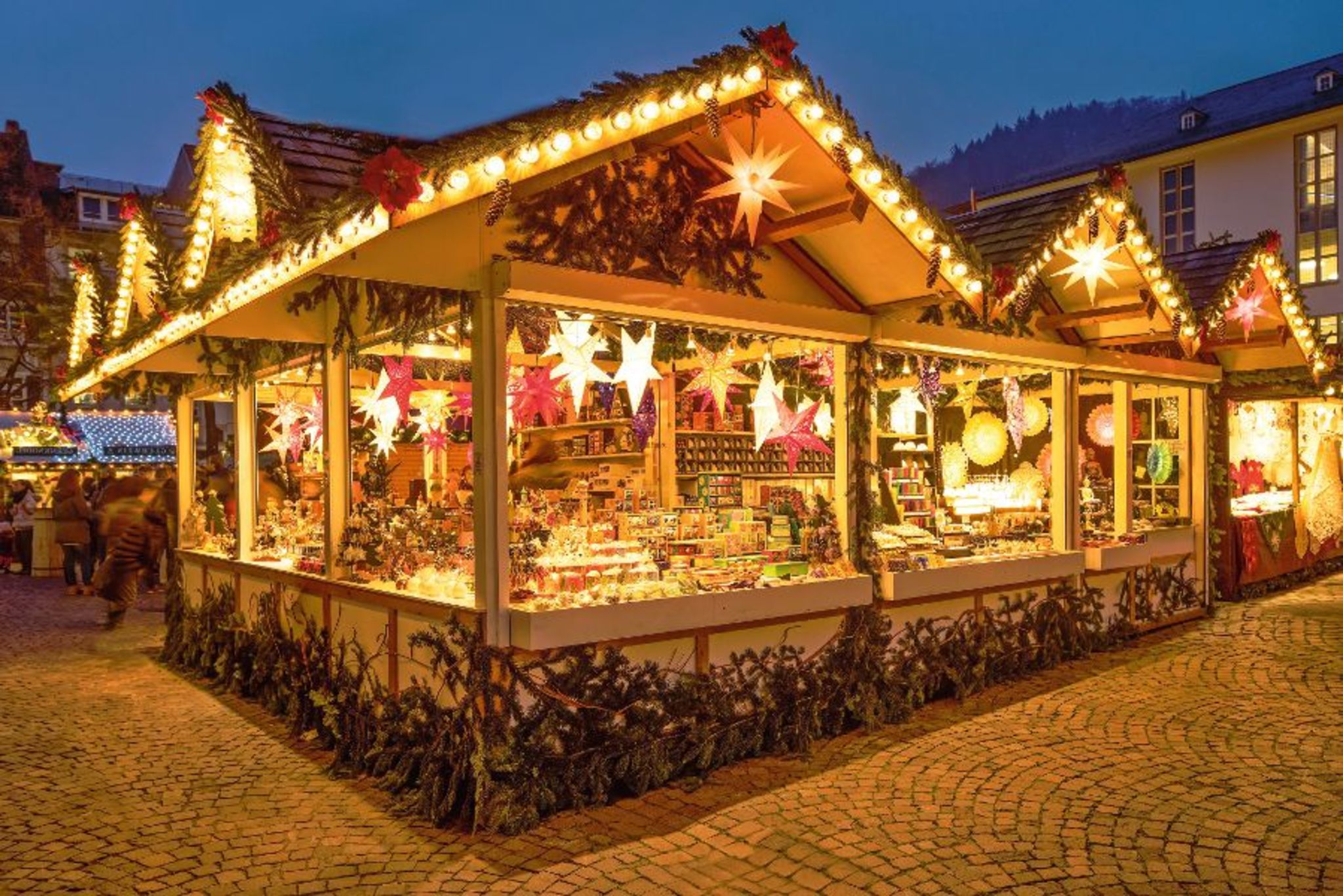 Hütte auf dem Weihnachtsmarkt Bild