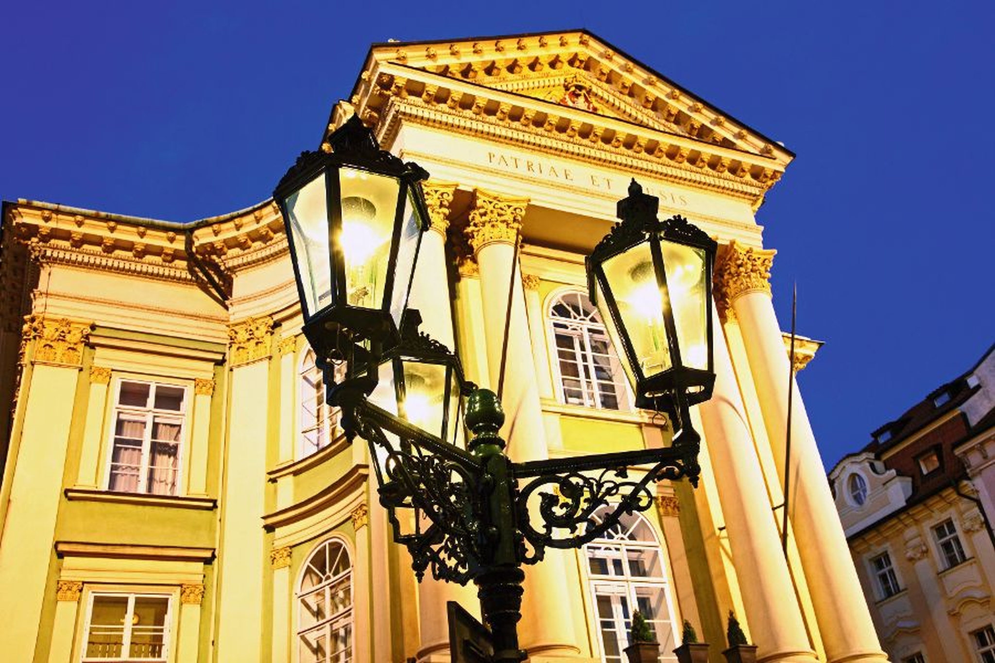 Die Nachtansicht der alten Ständetheater,Prag Die Nachtansicht der alten Ständetheater,Prag Bild