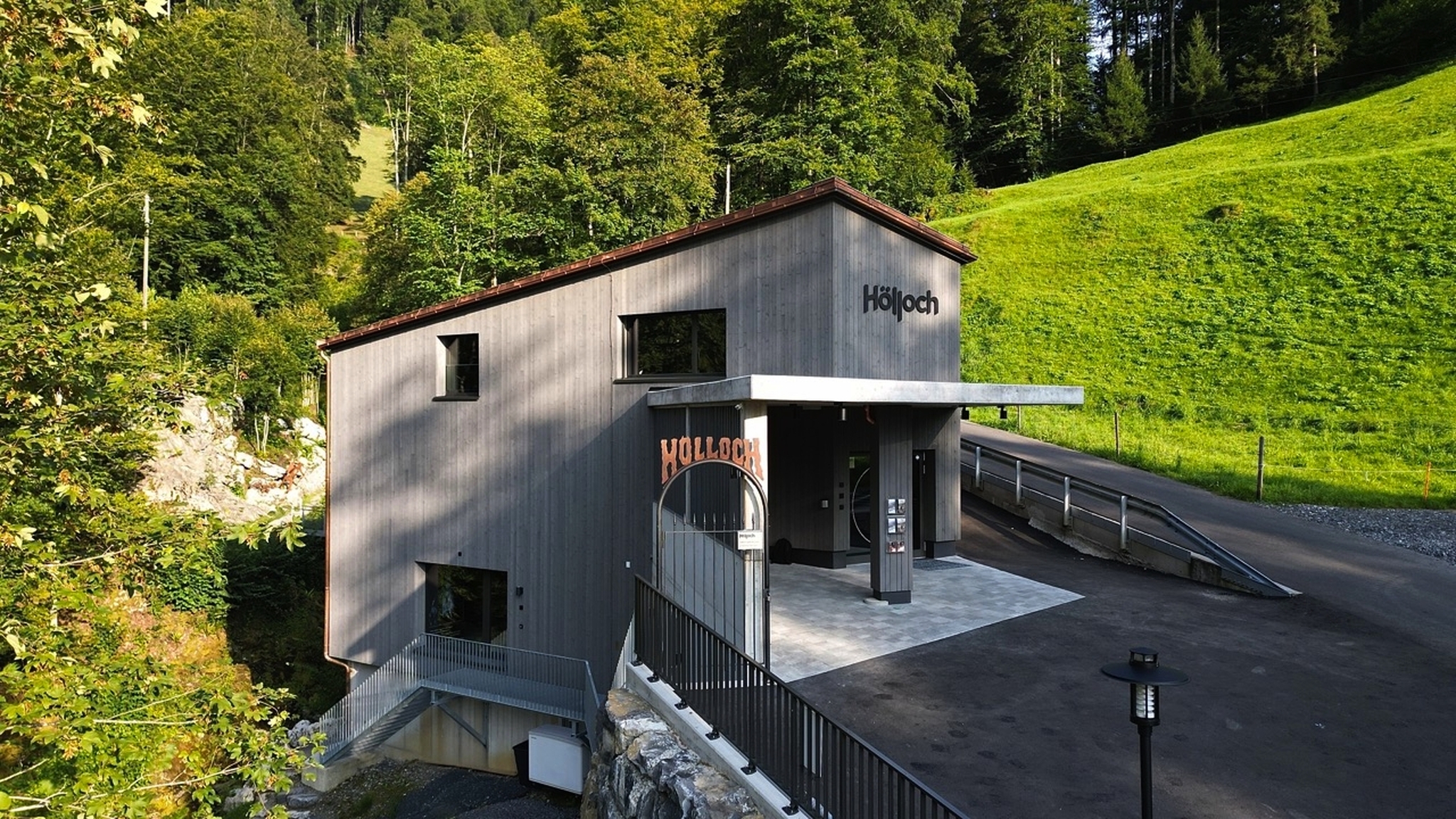 Neues Besucherzentrum mit Museum und Kino