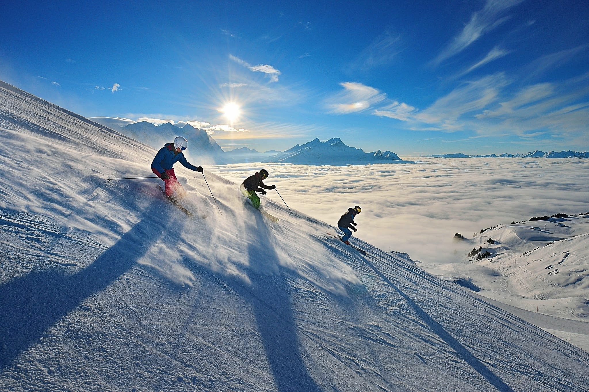 Pistenspass über dem Nebelmeer Bild