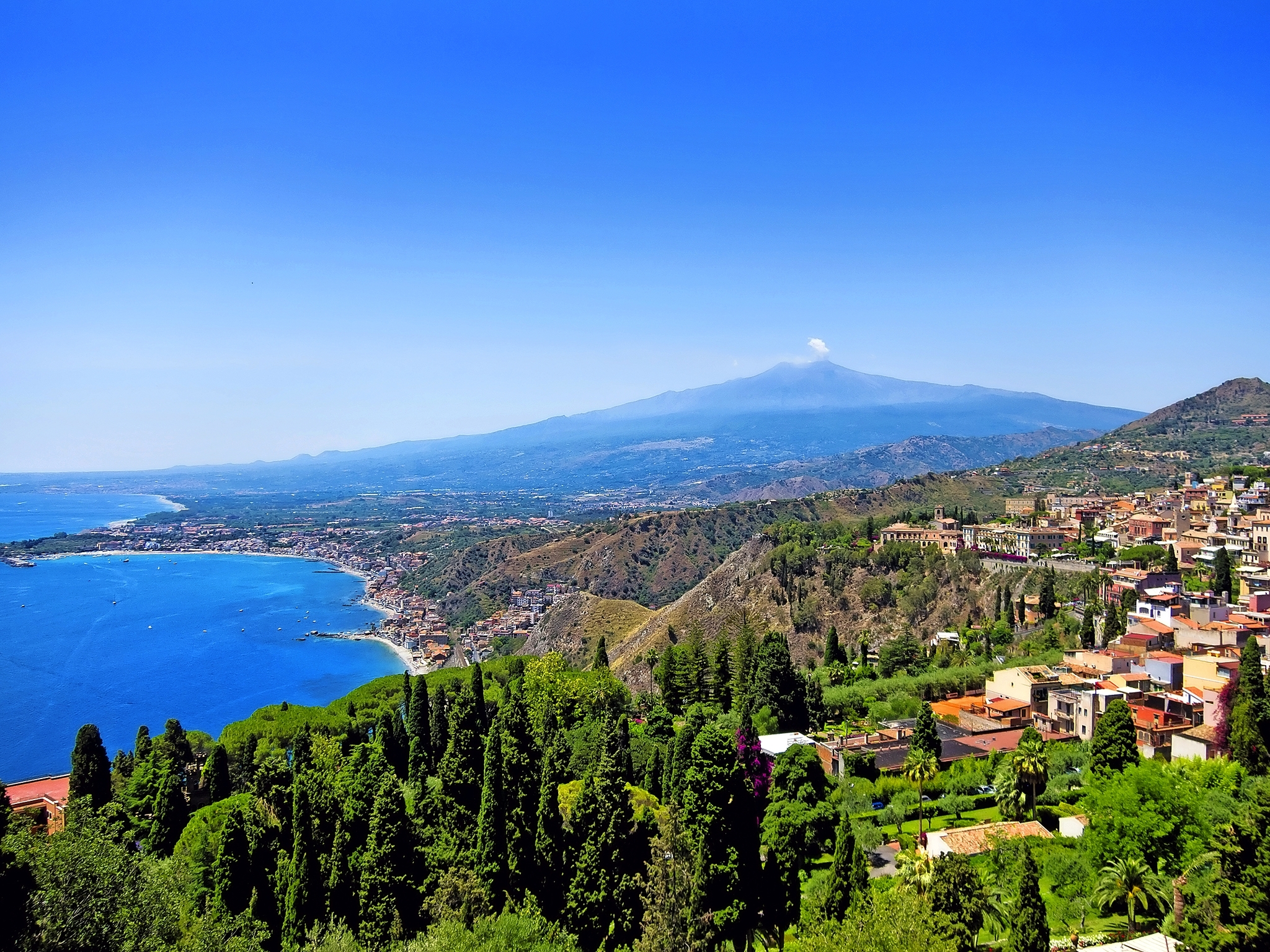 Taormina mit dem Ätna im Hintergrund Bild