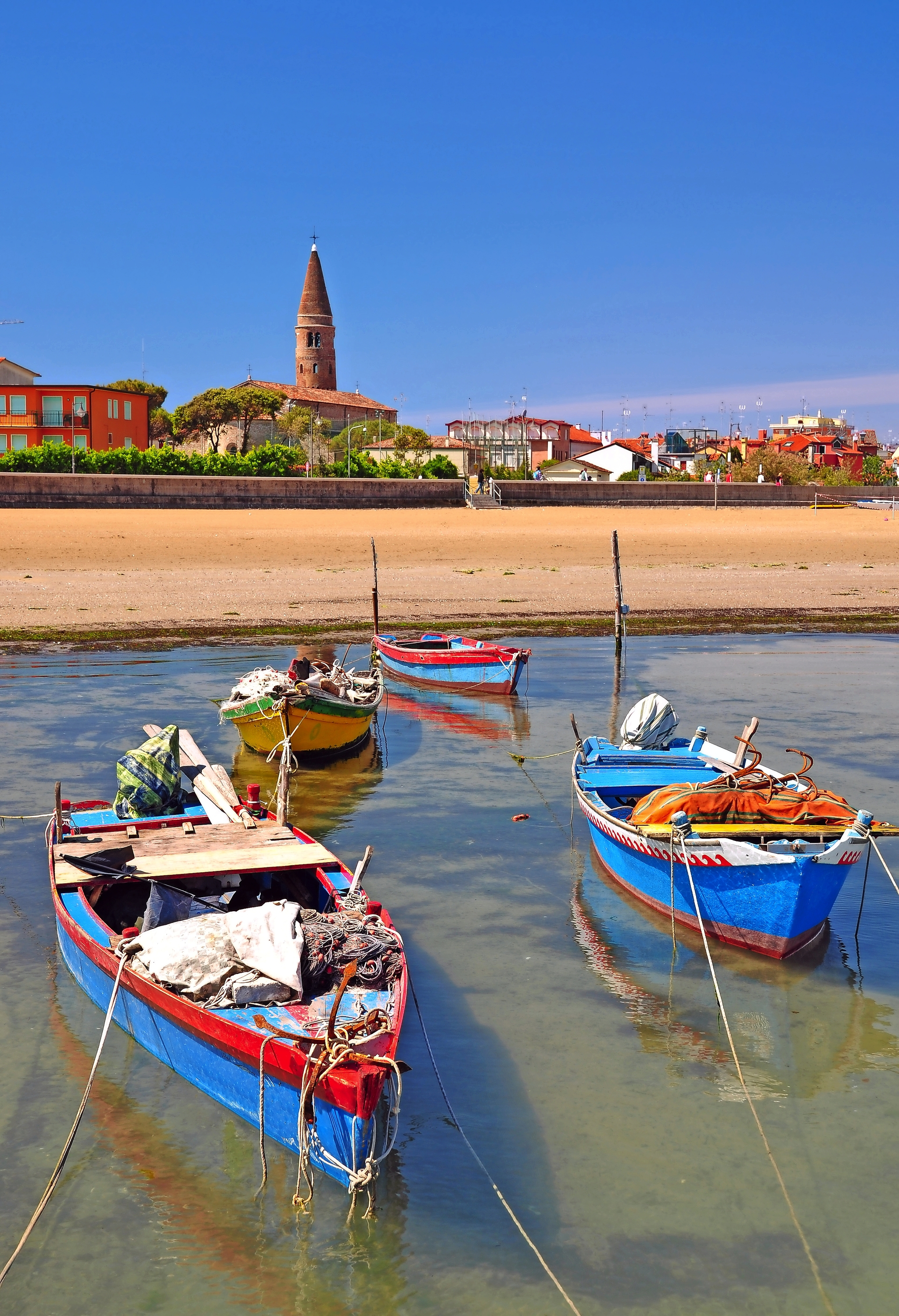 Strand und Altstadt Caorle Bild