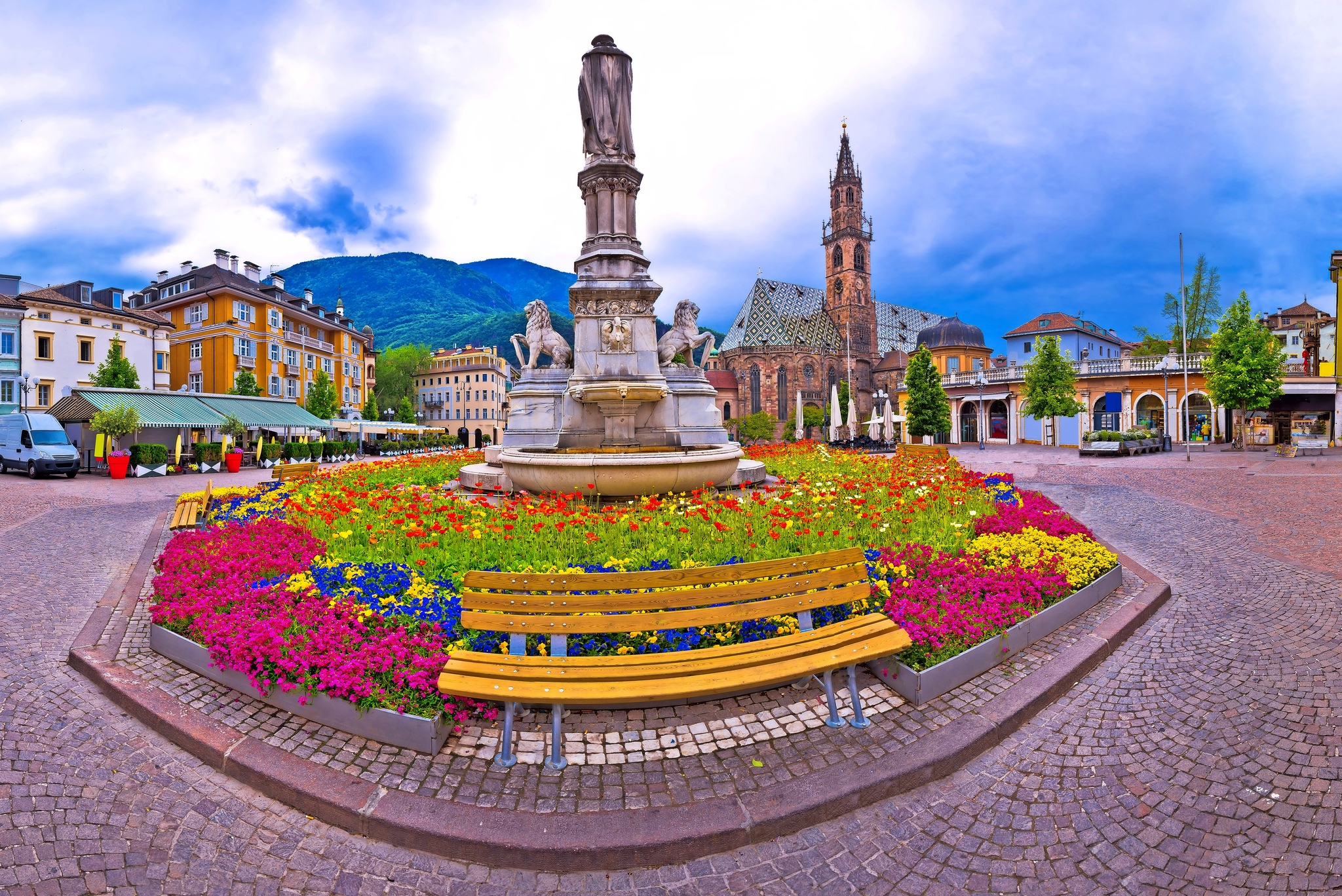 Bozen Hauptplatz Waltherplatz Panoramablick Bild