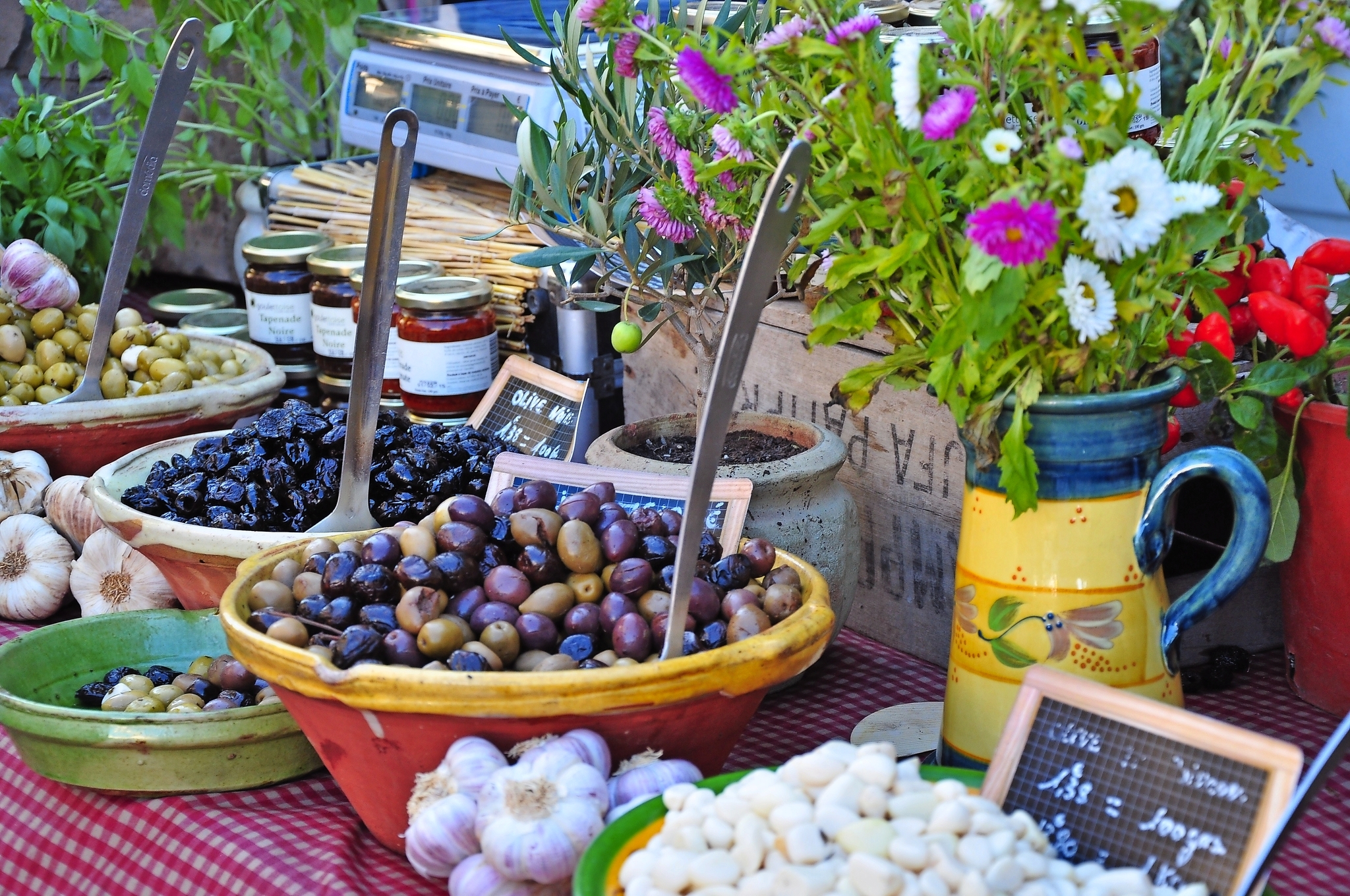 Präsentation auf dem Markt Bild